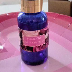 Pink 'n White Face Oil (rose oil, hyaluronic acid, squalene, vitamin A, C, E )